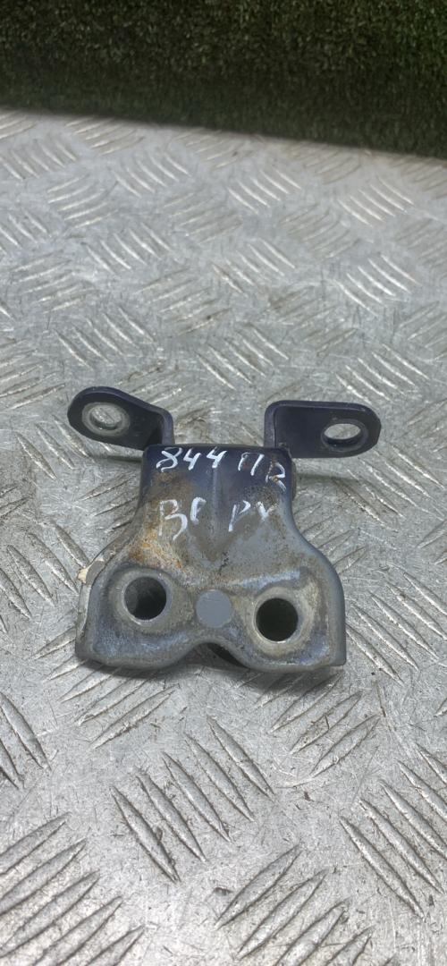 петля двери Toyota Picnic 1 поколение XM10 2000, 2.0 л., бензин, МКПП, минивэн - фото №1