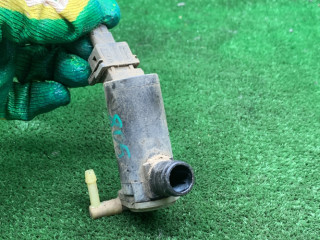 насос (моторчик) омывателя стекла Ford Fiesta 5 поколение [рестайлинг] 2005, 1.6 л., дизель, МКПП, хетчбэк 5 дв.