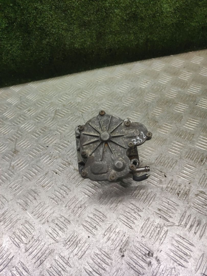 насос вакуумный Toyota Avensis 1 поколение (T220) 2000, 2.0 л., 2C-T, дизель, МКПП, универсал - фото №1