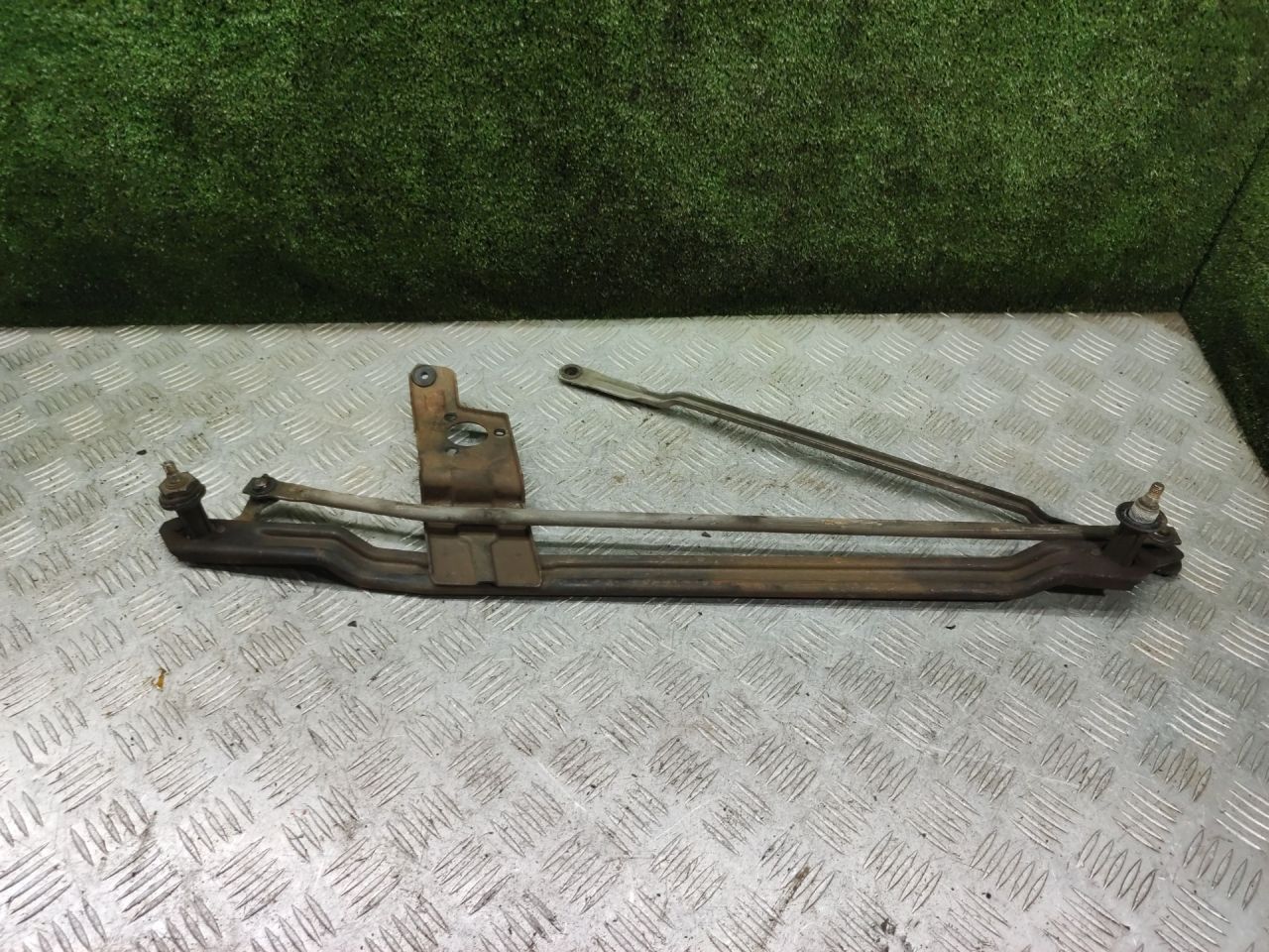 механизм стеклоочистителя (трапеция дворников) Volkswagen Passat B3 1990, 1.8 л., mono, бензин, МКПП, седан - фото №1