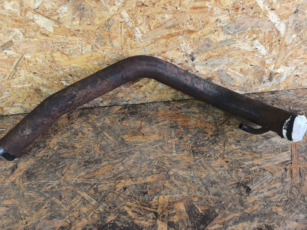 горловина топливного бака Mercedes-Benz T1 207-210D W601 1990, 2.3 л., дизель, МКПП, микроавтобус - фото №1