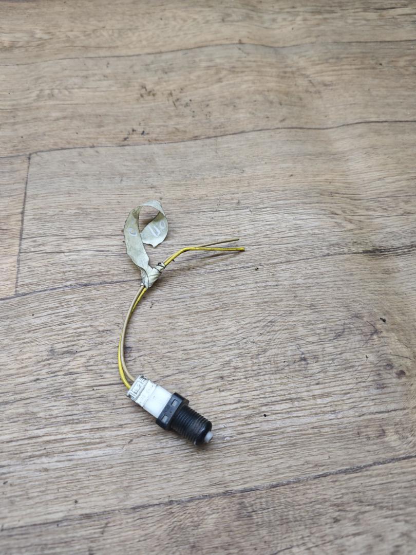 Датчик педали тормоза (лягушка) Citroen Xsara 1 поколение 1998, 1.4 л., бензин, МКПП, хетчбэк 3 дв. - фото №1