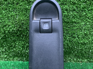 кнопка стеклоподъемника двери Lada XRAY 1 поколение 2019, 1.6 л., бензин, МКПП, внедорожник 5 дв., 809601386R