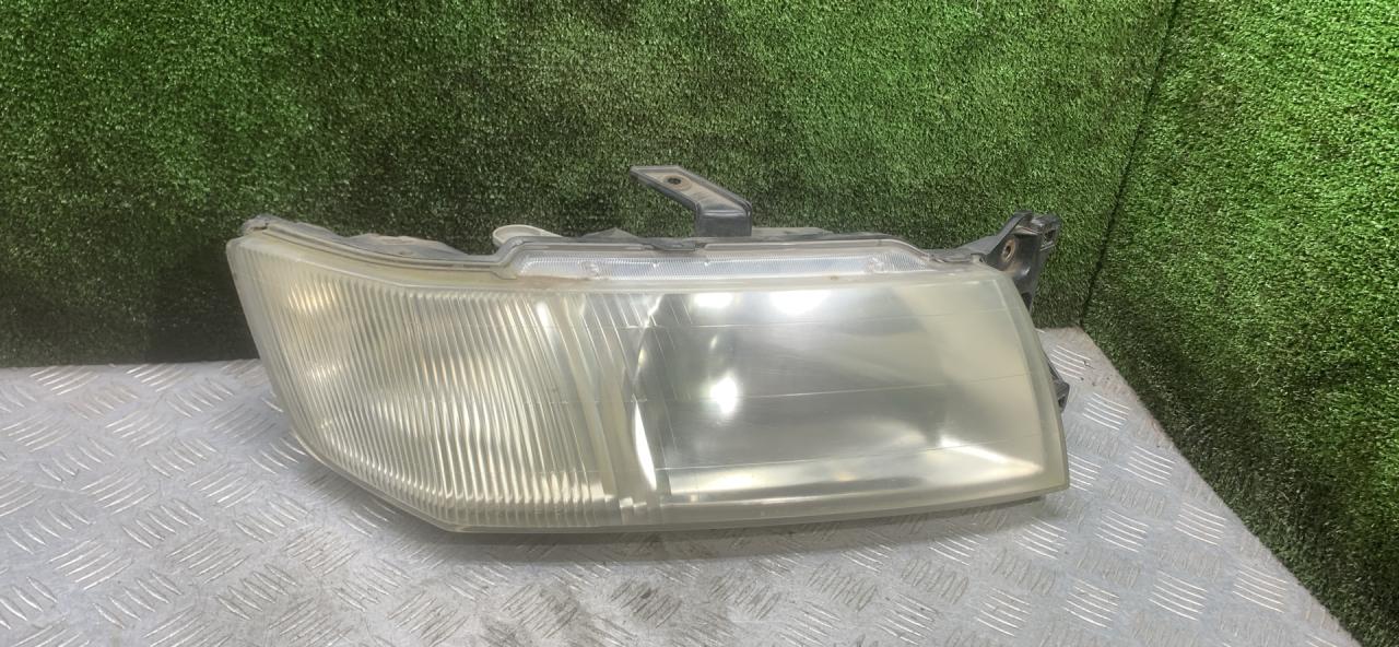 фара Mitsubishi Space Wagon 3 поколение (Typ N50) 2000, 2.4 л., бензин, МКПП, минивэн - фото №1