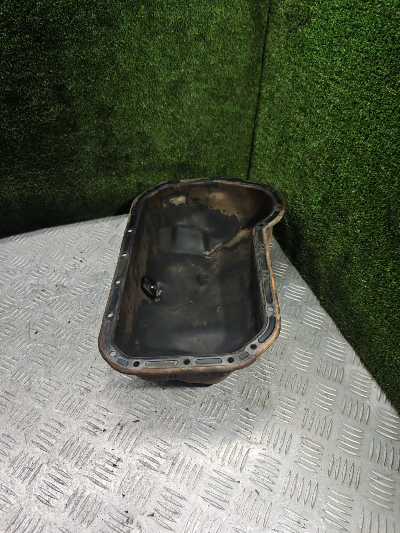 масляный поддон Volkswagen Passat B4 1995, 2.0 л., бензин, МКПП - фото №1