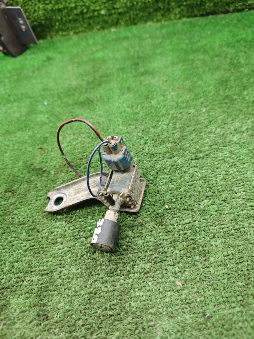 электромагнитный клапан Toyota Avensis 1 поколение (T220) 2000, 2.0 л., 2C-T, дизель, МКПП, универсал - фото №1