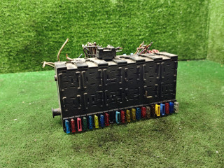 блок предохранителей Volkswagen Passat B3 1990, 1.9 л., TDi, дизель, МКПП, универсал