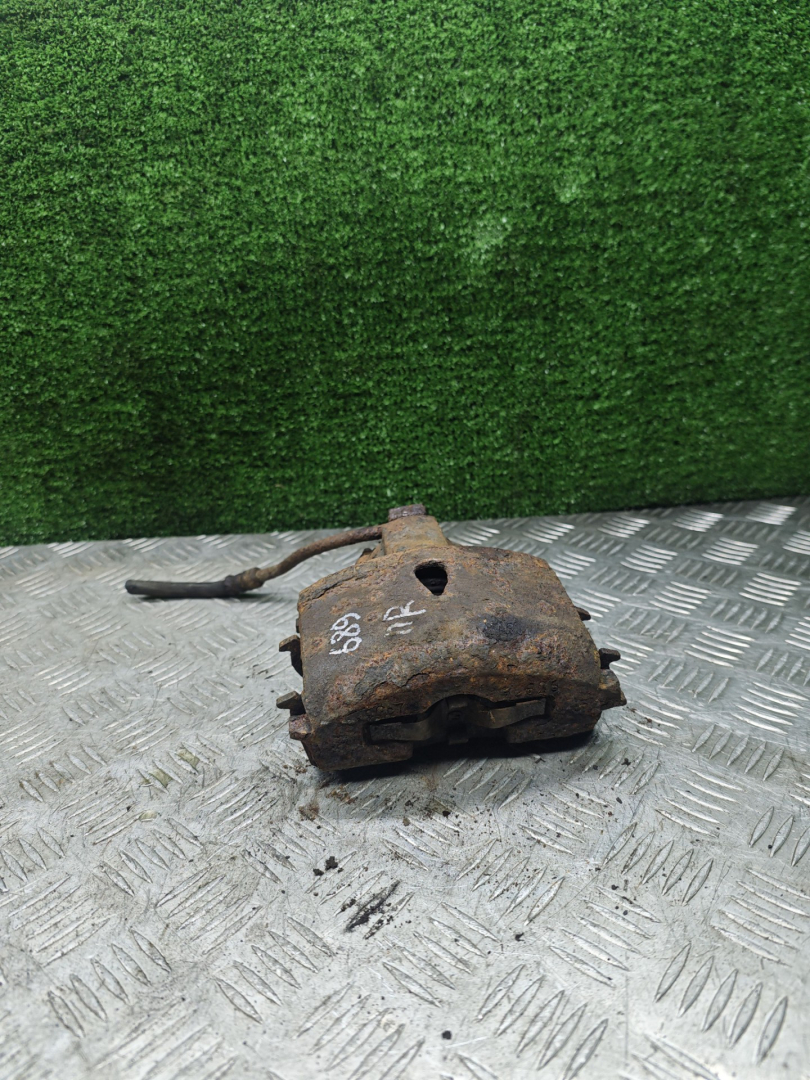 суппорт передний правый Chrysler Neon 2 поколение 1999, 2.0 л., бензин, АКПП, седан - фото №1