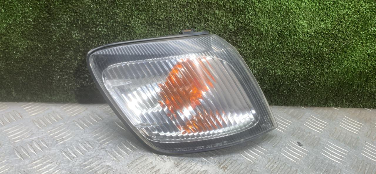 поворотник правый Toyota Picnic 1 поколение XM10 2000, 2.0 л., бензин, МКПП, минивэн - фото №1