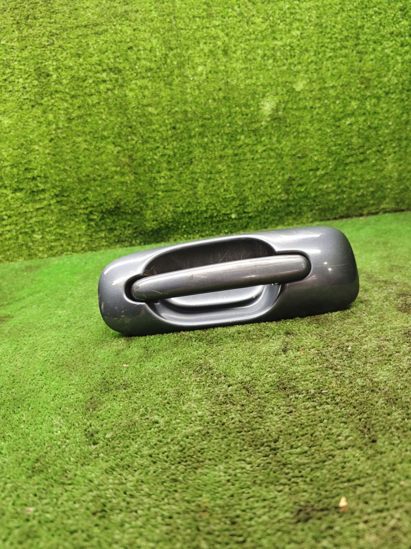 ручка наружная задняя левая Chrysler Voyager 4 поколение 2002, 2.4 л., бензин, МКПП, минивэн - фото №1