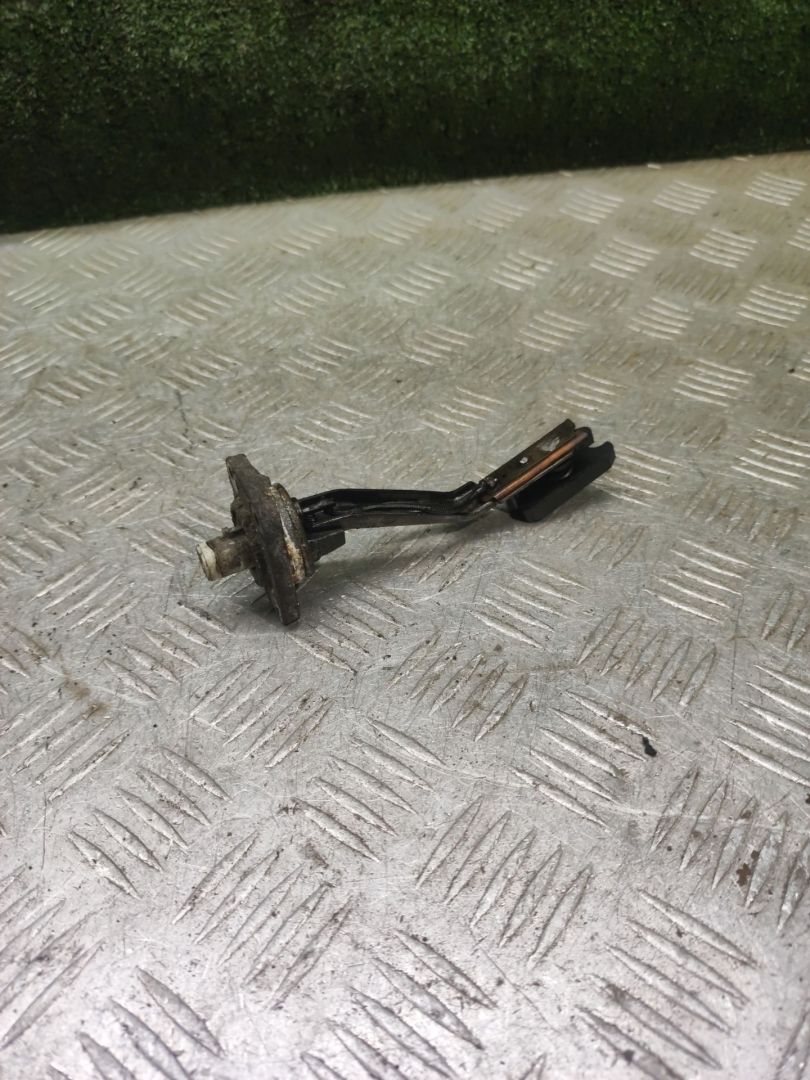 датчик уровня масла Toyota Avensis 1 поколение (T220) 2000, 2.0 л., 2C-T, дизель, МКПП, универсал - фото №1