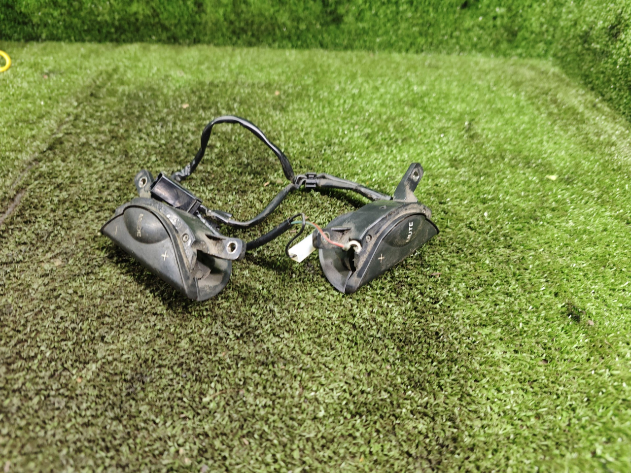 кнопки управления на руле Fiat Marea 1 поколение 2000, 1.9 л., JTD, дизель, МКПП, универсал - фото №1