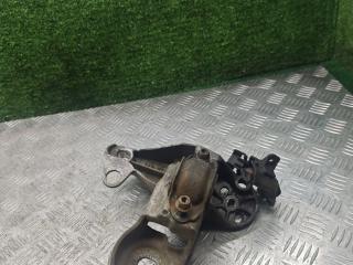 крепление стабилизатора / втулки стабилизатора Skoda Superb 1 поколение 2006, 2.8 л., бензин, АКПП, седан, 8E0199352F