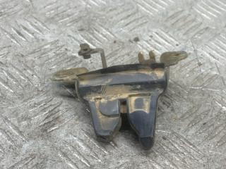 замок багажника Toyota Avensis 1 поколение (T220) 1998, 2.0 л., дизель, МКПП, седан