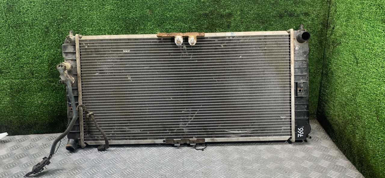 радиатор (основной) Opel Sintra 1 поколение 1997, 2.2 л., X 22 XE, бензин, МКПП, минивэн - фото №1