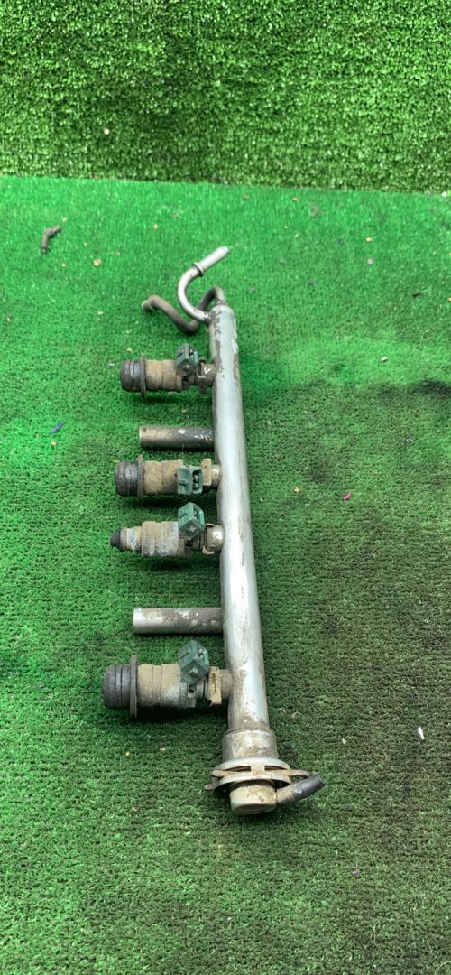 форсунка Volkswagen Passat B4 1995, 2.0 л., бензин, АКПП, седан, 037906031AA - фото №1