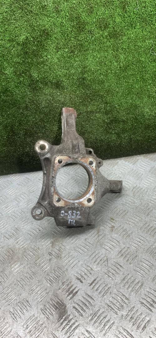 кулак поворотный левый Dodge Caravan 4 поколение 2002, 2.4 л., бензин, АКПП, минивэн, 04694949AA - фото №1