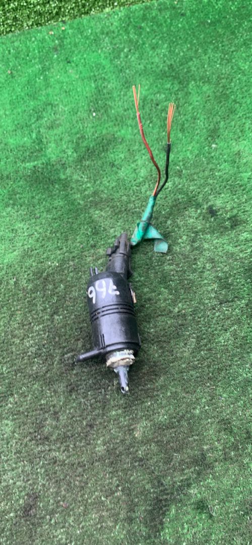 насос (моторчик) омывателя стекла Opel Sintra 1 поколение 1997, 2.2 л., X 22 XE, бензин, МКПП, минивэн, 2244915 - фото №1