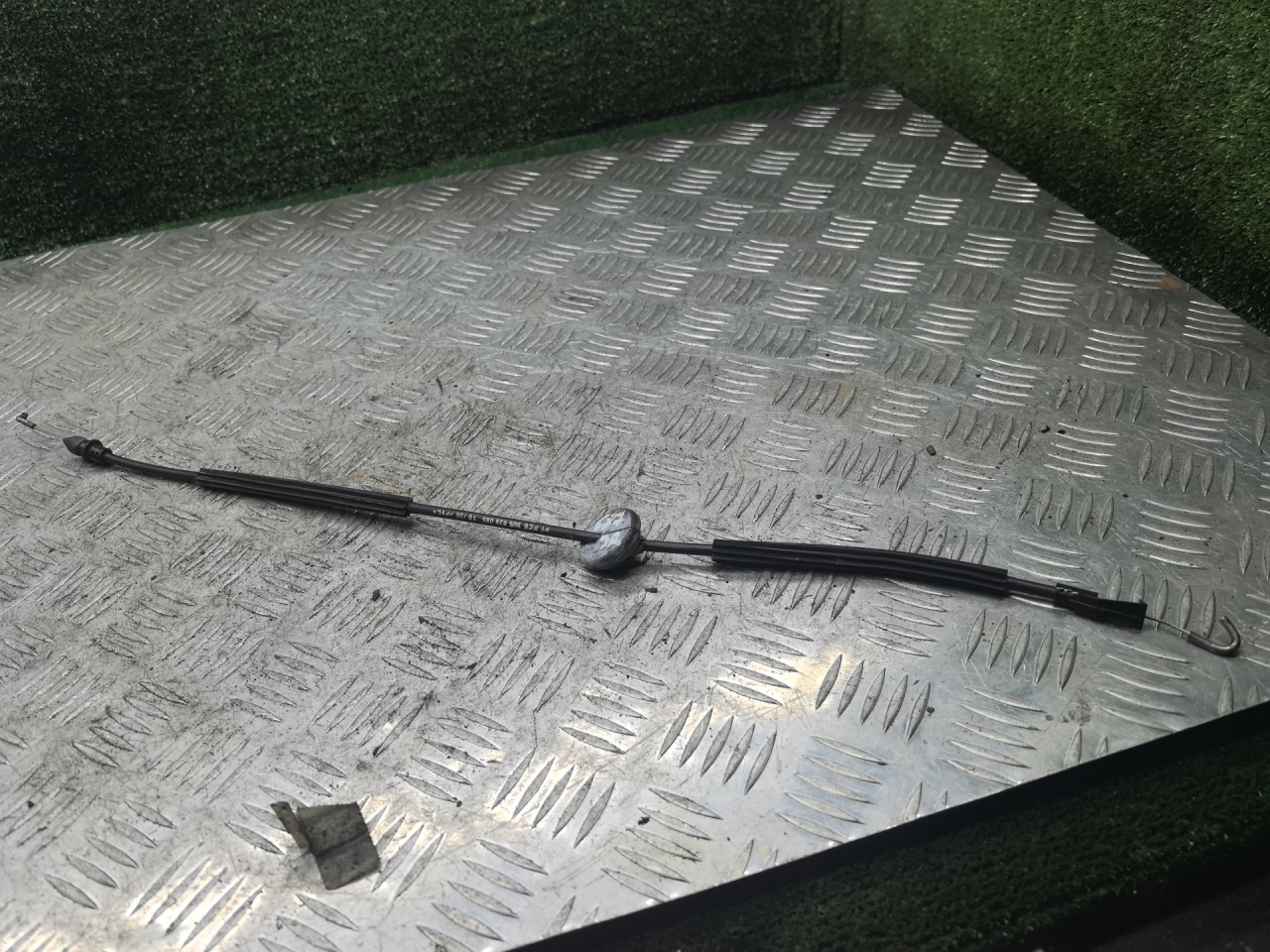 трос двери Skoda Superb 1 поколение 2006, 2.8 л., бензин, АКПП, седан - фото №1