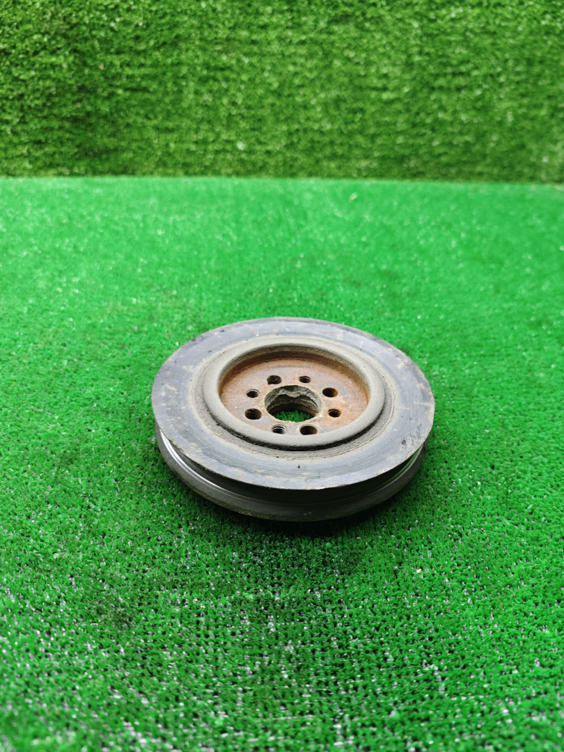 шкив коленвала Volkswagen Passat B4 1995, 2.0 л., бензин, МКПП, 027105243 - фото №1