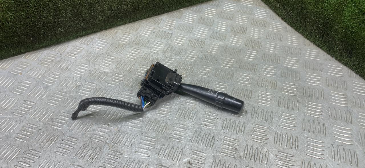 переключатель дворников Toyota Avensis 1 поколение (T220) 1999, 2.0 л., дизель, МКПП, хетчбэк 5 дв. - фото №1