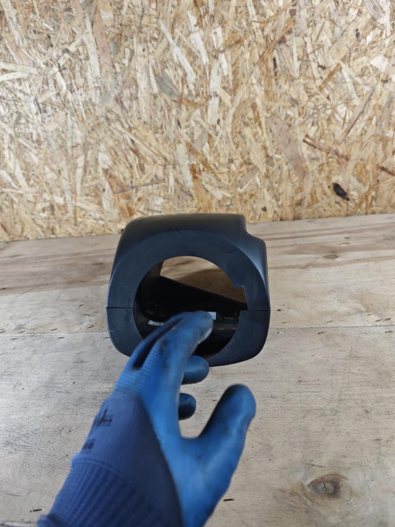 кожух рулевой колонки Skoda Octavia 3 поколение (A7) 2013, 1.8 л., бензин, МКПП, лифтбэк, 5E0858566 - фото №1