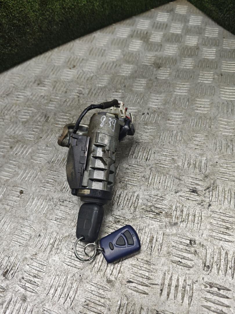 замок зажигания Toyota Avensis 1 поколение (T220) 1998, 2.0 л., дизель, МКПП, седан - фото №1