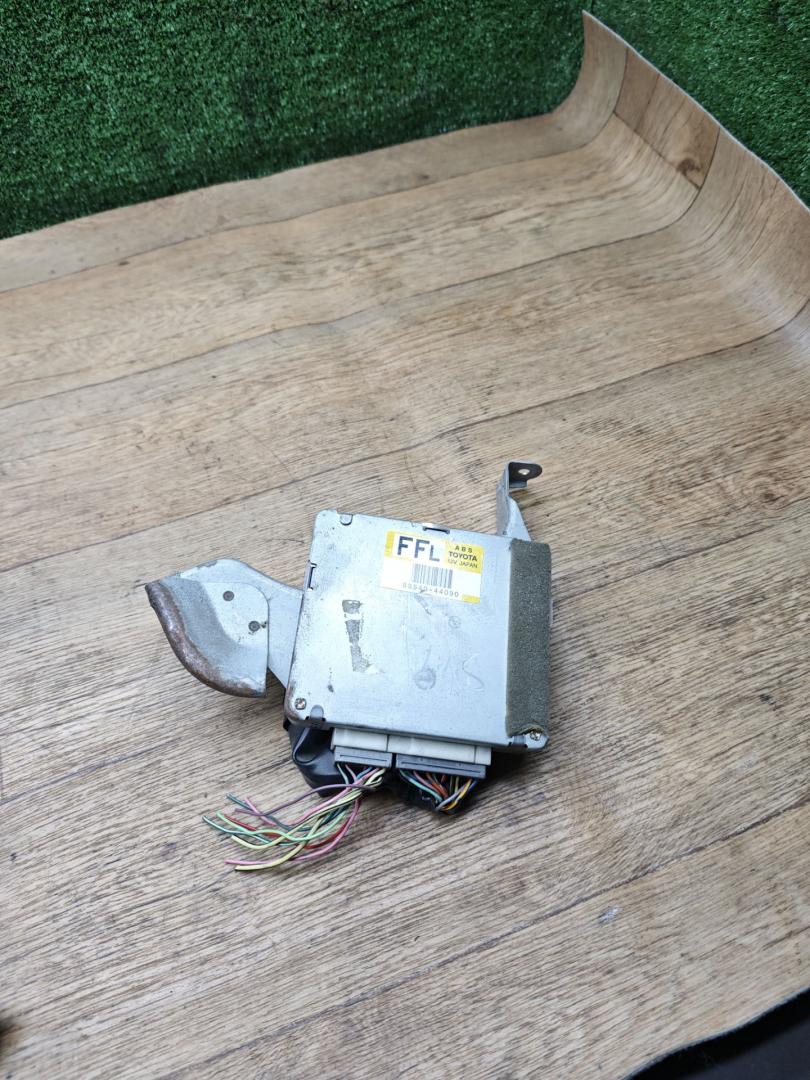 блок ABS Toyota Picnic 1 поколение XM10 2000, 2.0 л., бензин, МКПП, минивэн, 8954044090 - фото №1