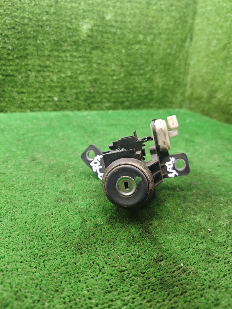 Личинка замка крышки багажника Mercedes-Benz A-Класс W168 2000, 1.6 л., бензин, МКПП, хетчбэк 5 дв. - фото №1