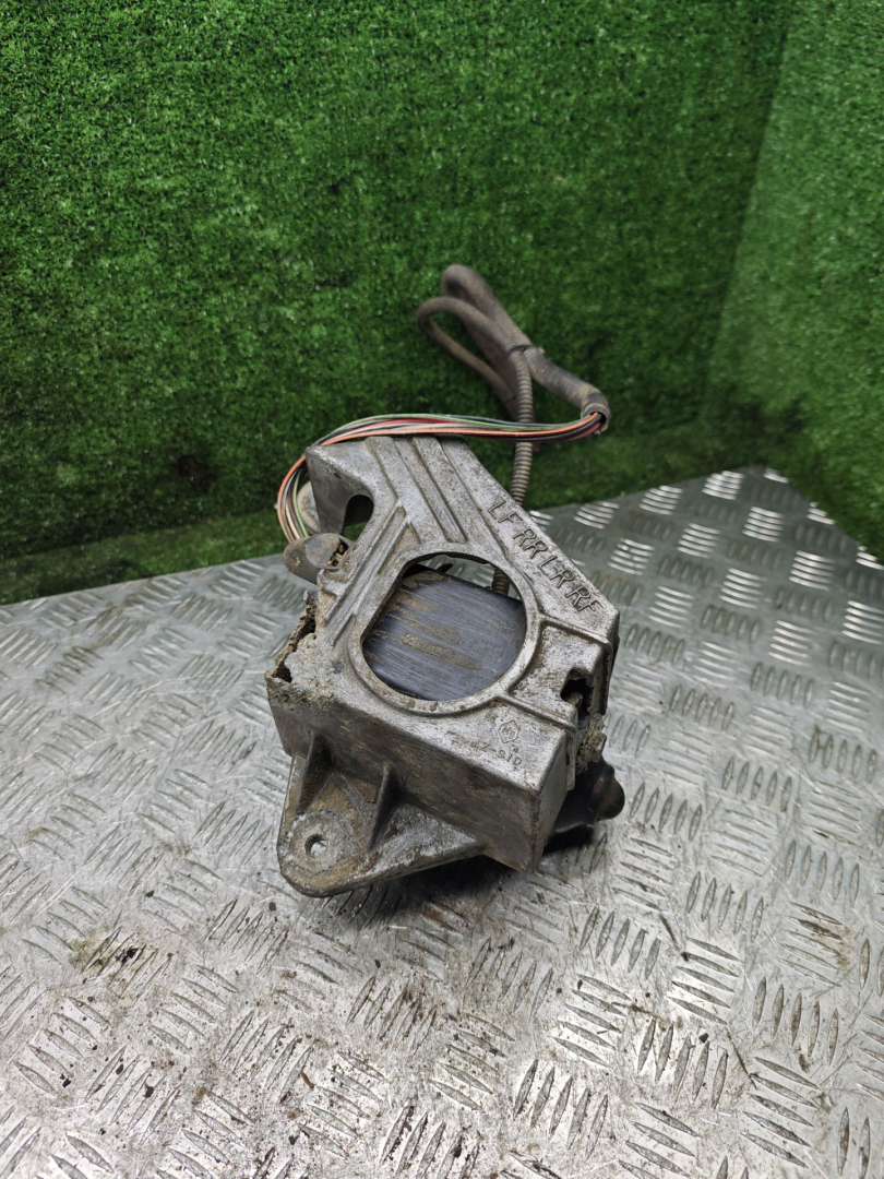 блок ABS Chrysler Voyager 3 поколение 1997, 2.4 л., бензин, АКПП, минивэн - фото №1