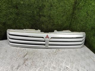 решетка радиатора Mitsubishi Space Wagon 3 поколение (Typ N50) 2000, 2.4 л., бензин, МКПП, минивэн