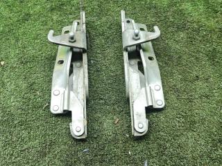 петля капота Alfa Romeo 166 1 поколение 2000, 2.0 л., бензин, МКПП, седан