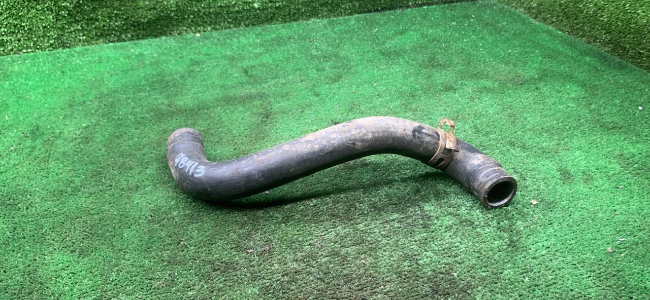 патрубок радиатора Volkswagen Golf 3 поколение 1995, 1.8 л., бензин - фото №1