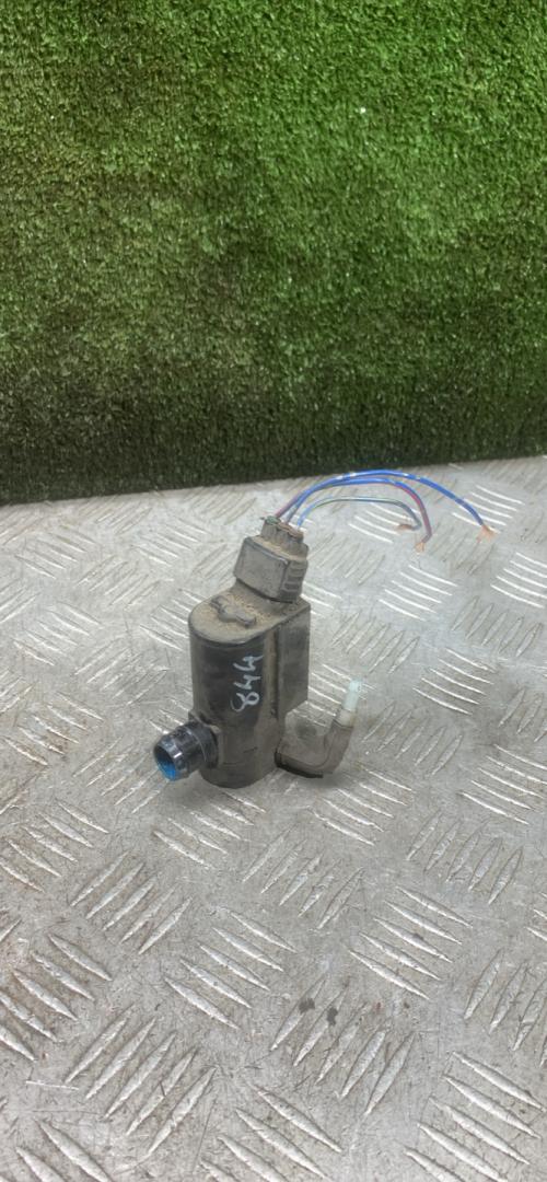 насос (моторчик) омывателя стекла Toyota Picnic 1 поколение XM10 2000, 2.0 л., бензин, МКПП, минивэн - фото №1