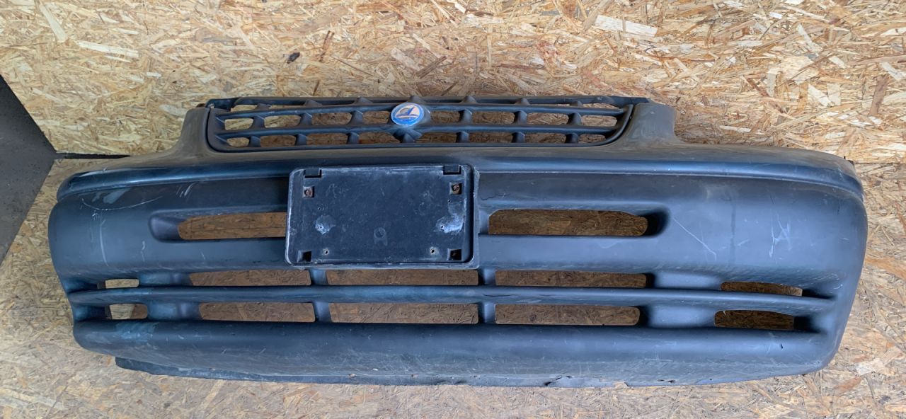 бампер передний Chrysler Voyager 3 поколение 1997, 2.4 л., бензин, АКПП, минивэн - фото №1