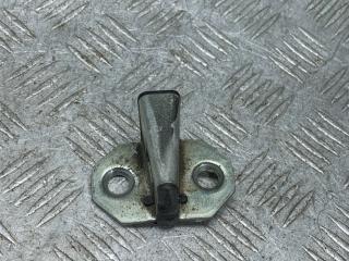 ответная часть (скоба) замка двери Mercedes-Benz E-Класс W210/S210 [рестайлинг] 1999, 3.2 л., дизель, АКПП, седан