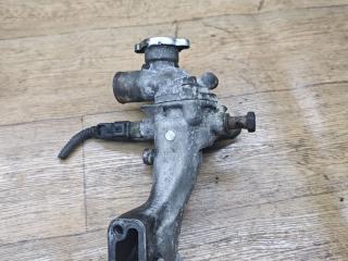 фланец (тройник) системы охлаждения Kia Carnival 1 поколение [рестайлинг] 2005, 2.9 л., CRDi, дизель, МКПП, минивэн