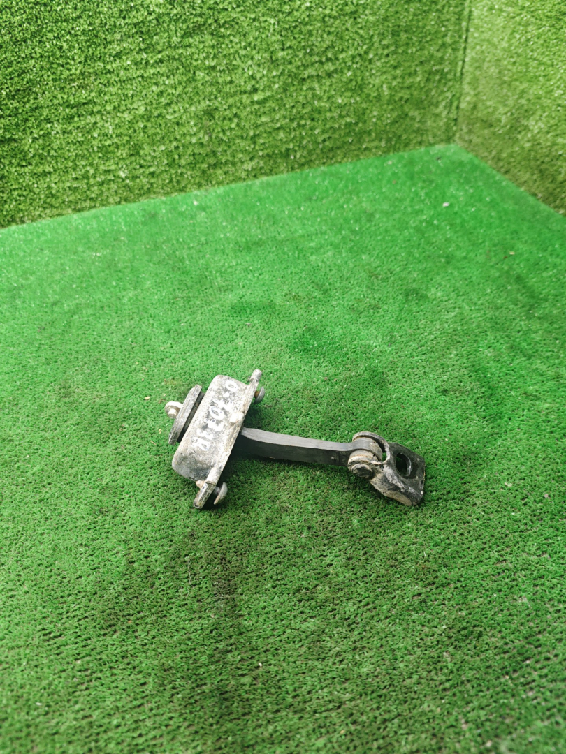 ограничитель открывания двери Mercedes-Benz A-Класс W168 2000, 1.6 л., бензин, МКПП, хетчбэк 5 дв. - фото №1