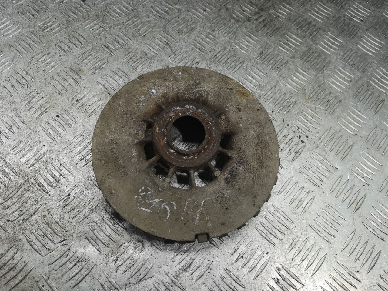 опора амортизатора верхняя (чашка) Dodge Caravan 4 поколение 2001, 2.4 л., бензин, АКПП, минивэн - фото №1