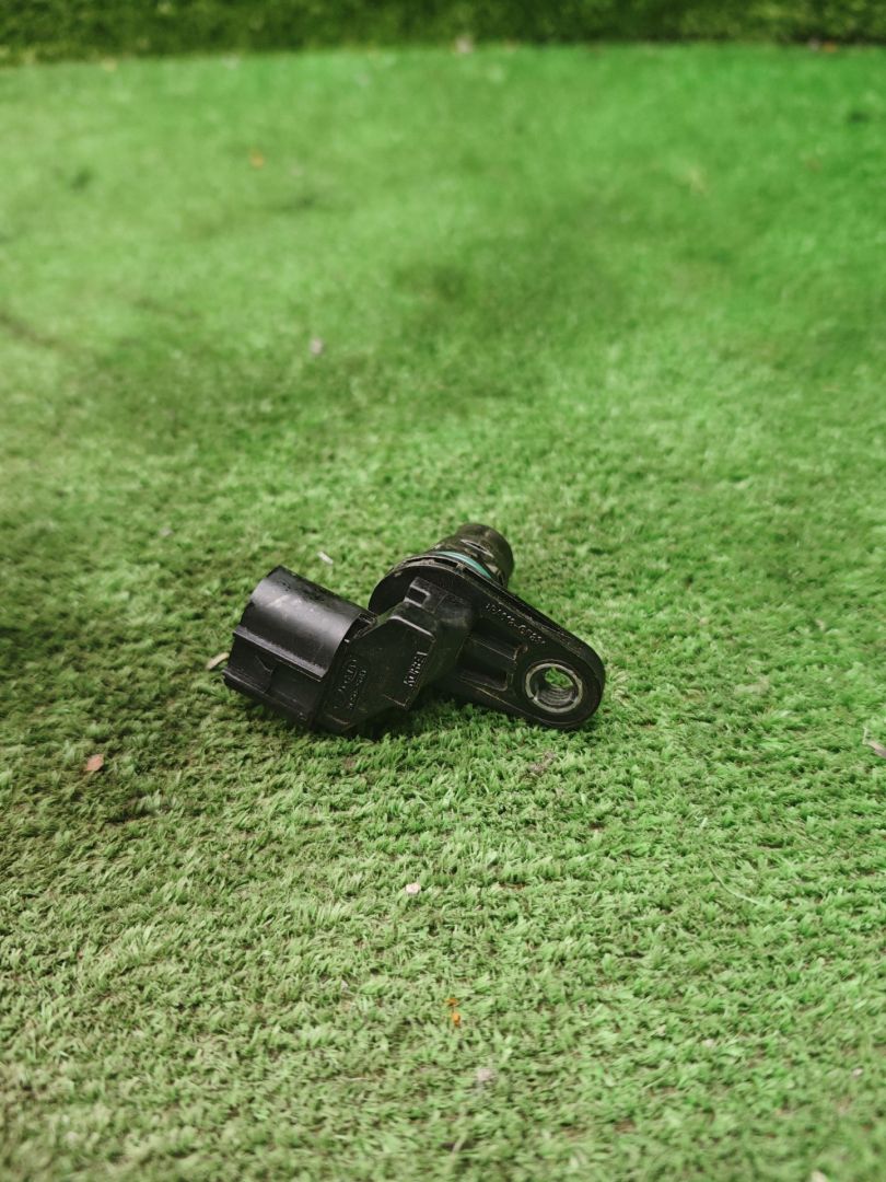 датчик распредвала Kia Sportage 3 поколение 2011, 2.0 л., бензин, АКПП, внедорожник 5 дв., полный привод, 3935025010 - фото №1