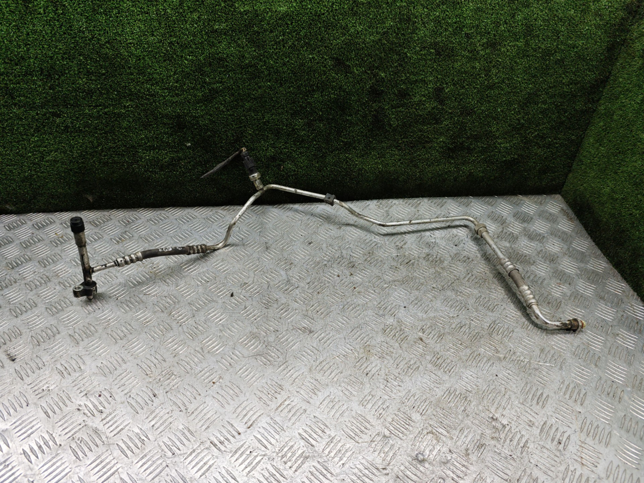 трубка кондиционера Ford C-Max 1 поколение 2006, 2.0 л., бензин, МКПП, минивэн - фото №1