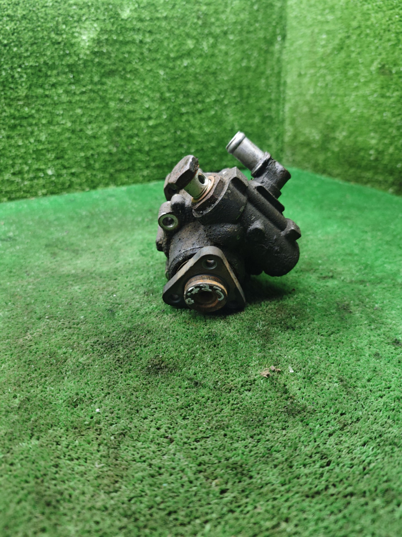 насос гидроусилителя руля Chevrolet Niva 1 поколение 2008, 1.7 л., бензин, МКПП, внедорожник 5 дв. - фото №1