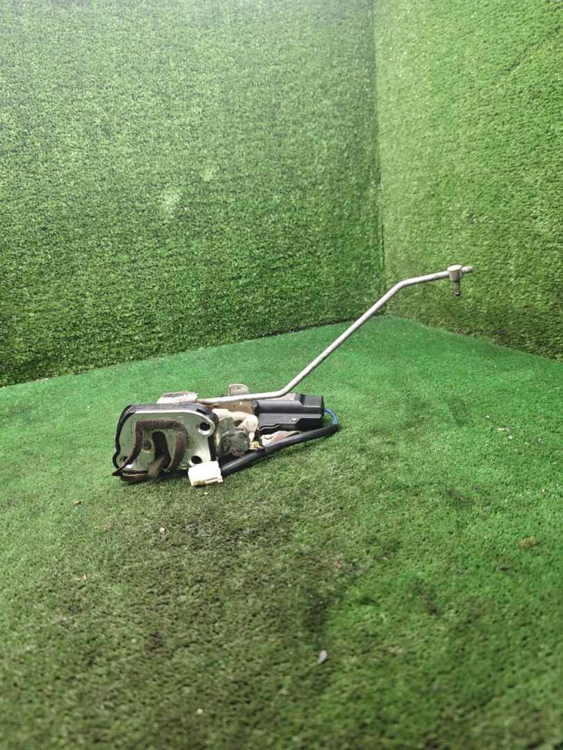 замок двери передней правой Great Wall Hover 1 поколение 2008, 2.4 л., бензин, МКПП, внедорожник 5 дв. - фото №1