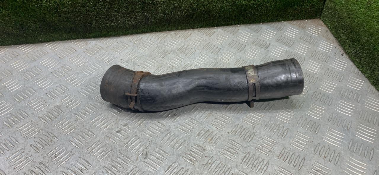 патрубок интеркулера Toyota Avensis 1 поколение (T220) 1999, 2.0 л., дизель, МКПП, хетчбэк 5 дв. - фото №1