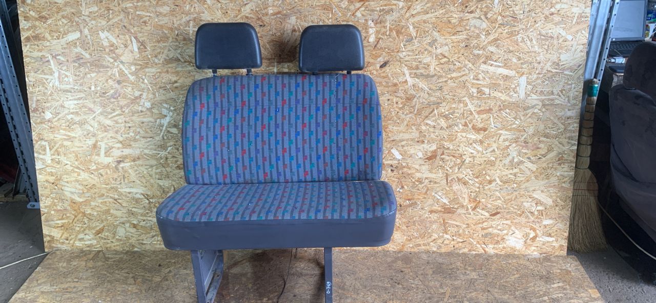 сиденье заднее Mercedes-Benz T1 207-210D W601 1995, 2.3 л., дизель, МКПП, микроавтобус - фото №1