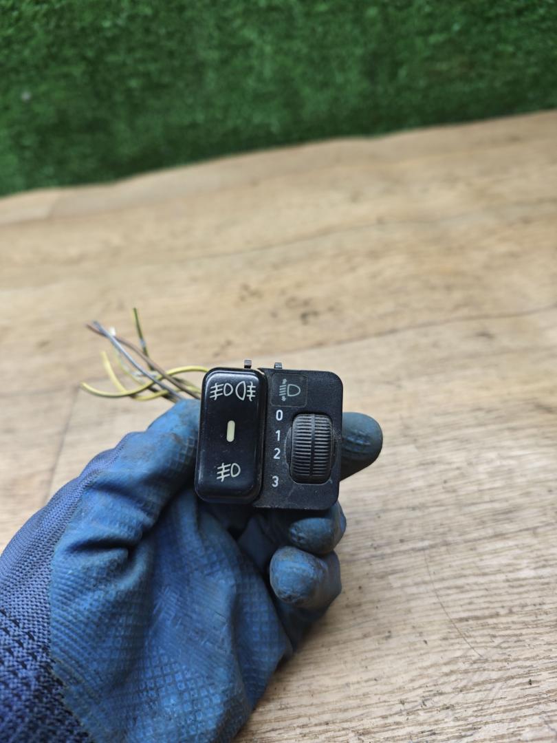 кнопка противотуманных фар Mercedes-Benz Vito W638 1999, 2.3 л., дизель, МКПП, микроавтобус - фото №1