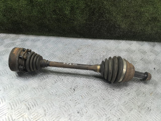 полуось передняя левая (приводной вал, ШРУС) Volkswagen Passat B4 1995, 2.0 л., бензин, МКПП, универсал