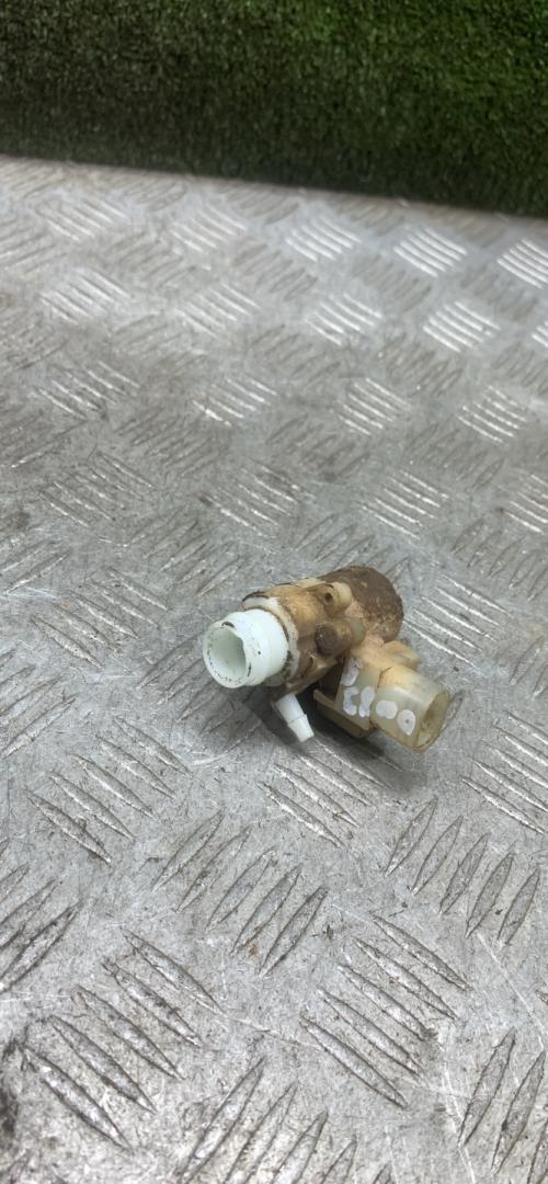 насос (моторчик) омывателя стекла Chrysler Voyager 3 поколение 1999, 2.5 л., дизель, МКПП, минивэн - фото №1