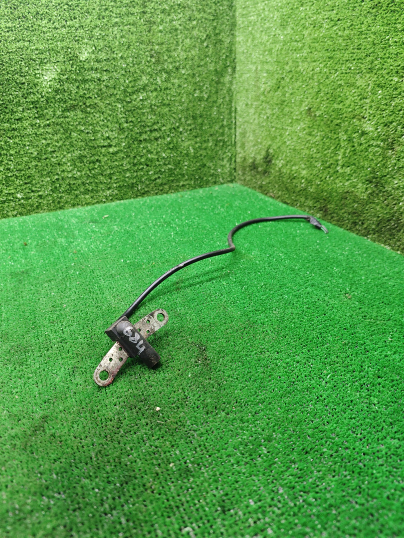 датчик коленвала Renault Laguna 1 поколение 1997, 1.8 л., F3P 670, бензин, МКПП, универсал - фото №1