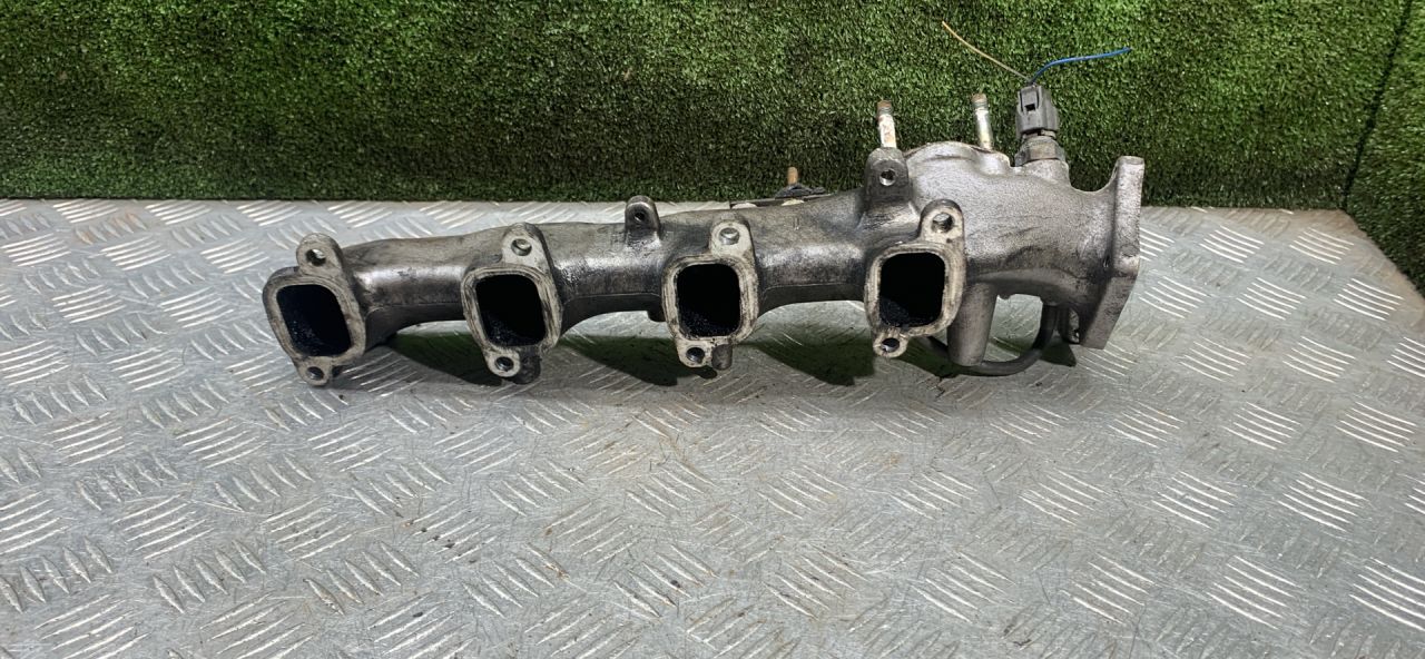 коллектор впускной Toyota Avensis 1 поколение (T220) 2000, 2.0 л., 2C-T, дизель, МКПП, универсал - фото №1